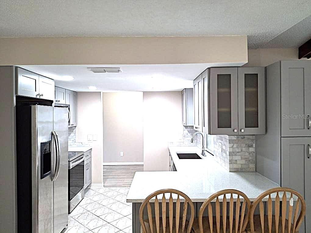 SOMERSET LAKES UNIT ONE - Residential Lease