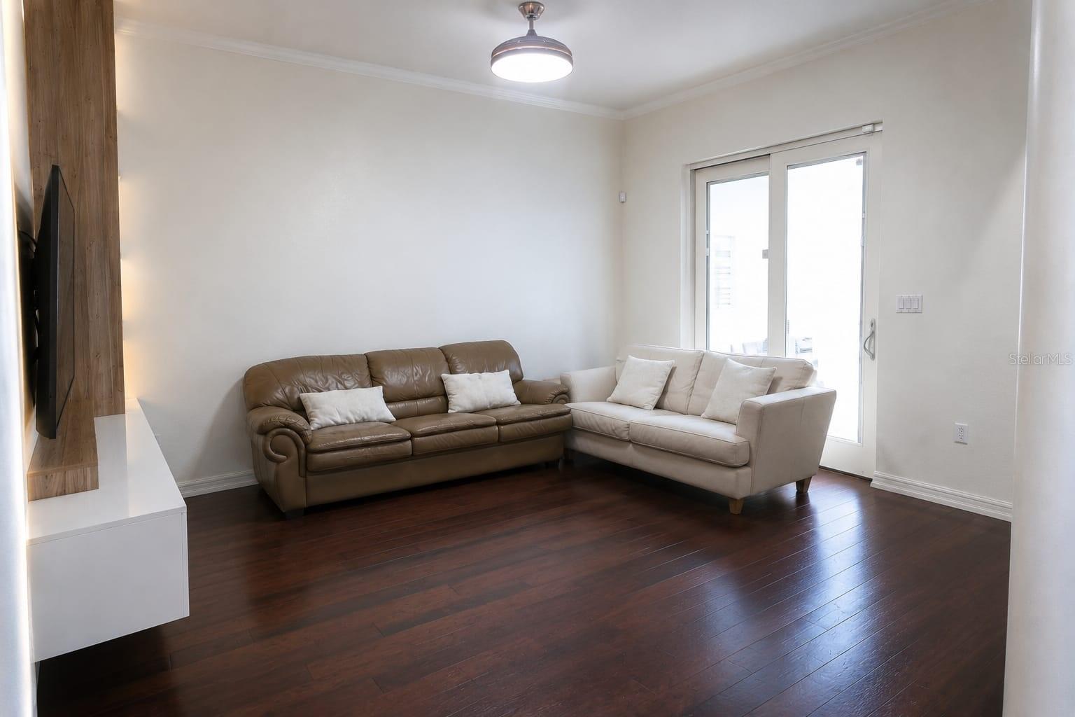 PRESTON SQUARE - Residential