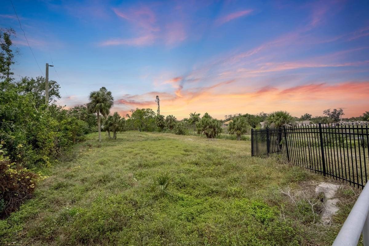 FLORIDA TROPICAL HOMESITES & LITTLE FARMS - Land