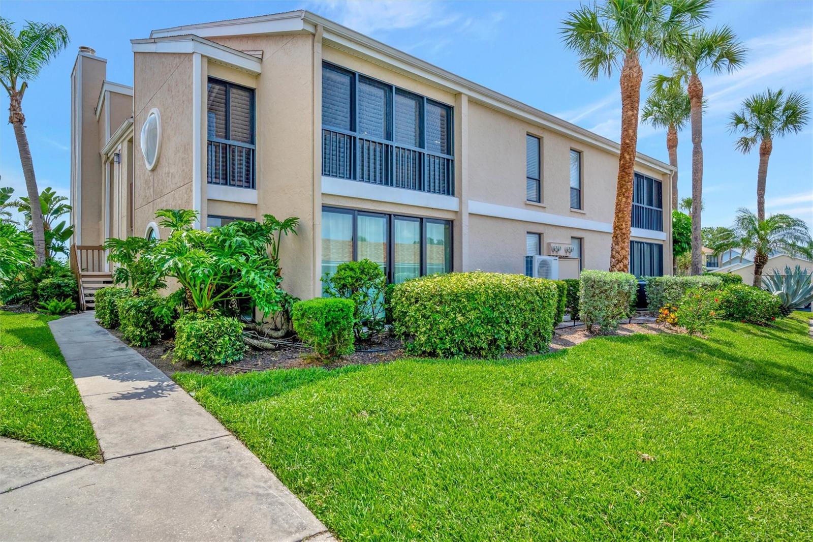 BAY HOLLOW - Residential