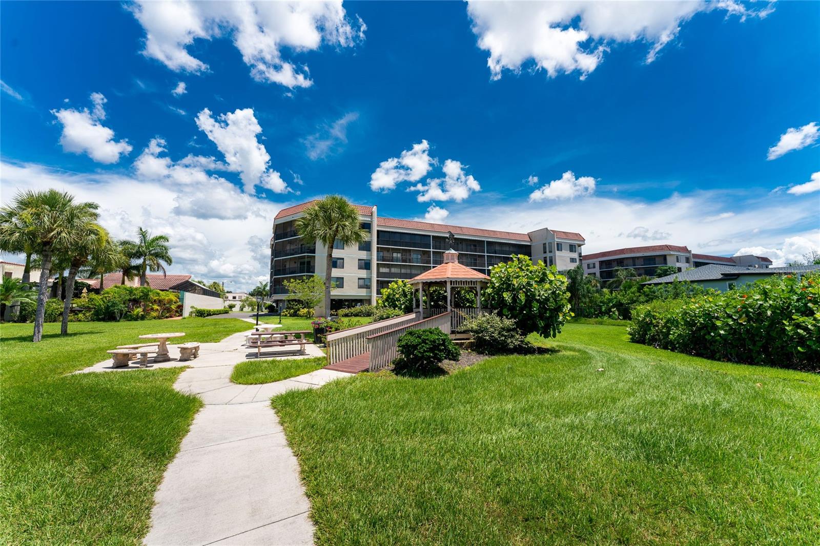EMERALD POINTE PH 04 - Residential