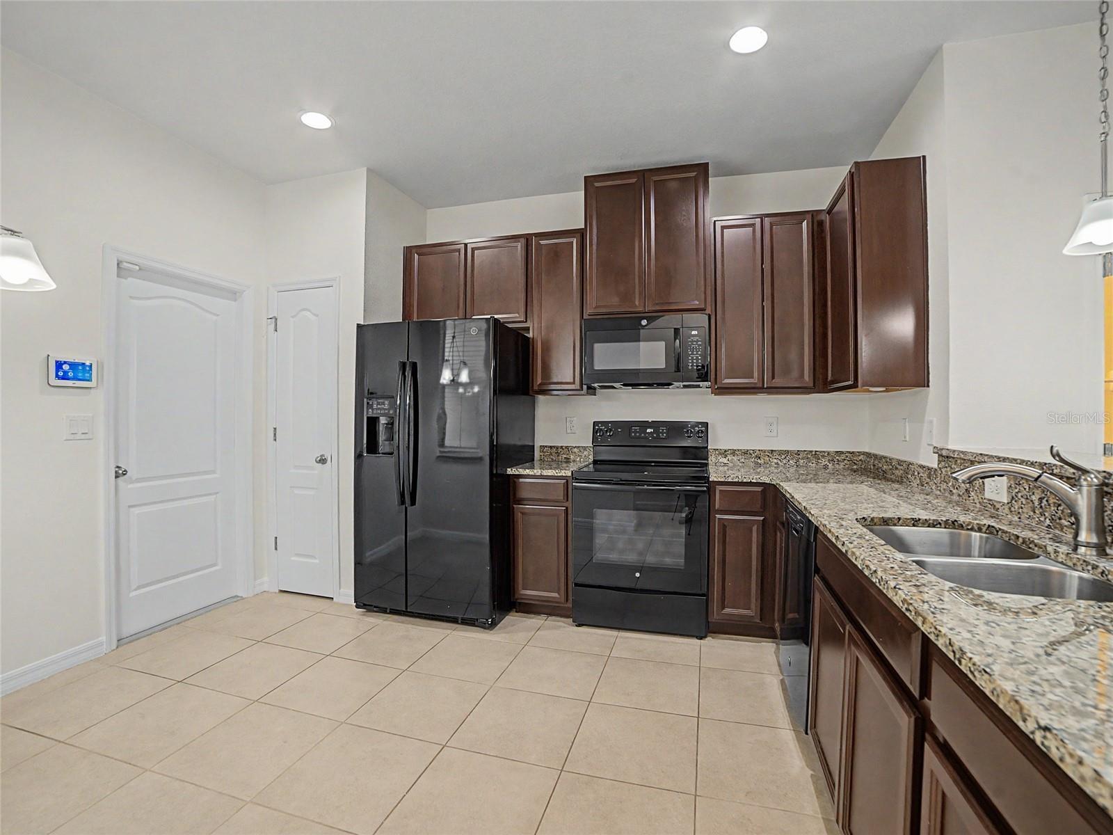 LUCAYA LAKE CLUB - Residential