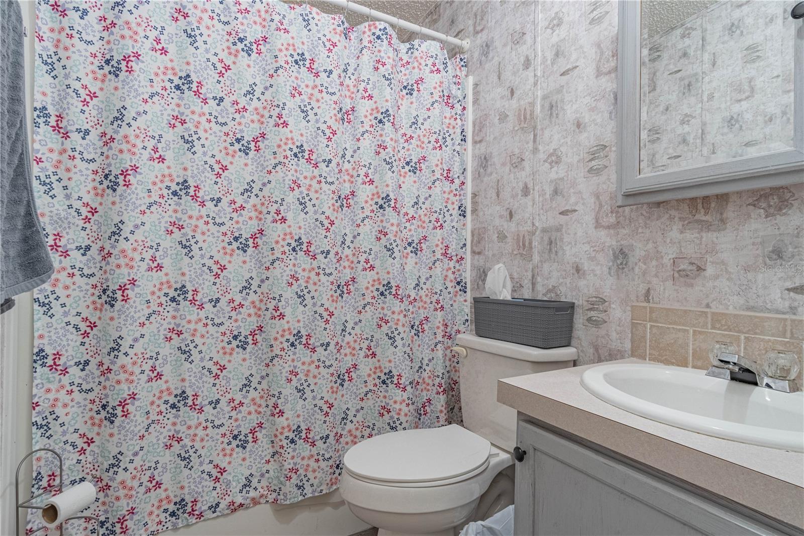 ALL COUNTRY ACRES - Residential