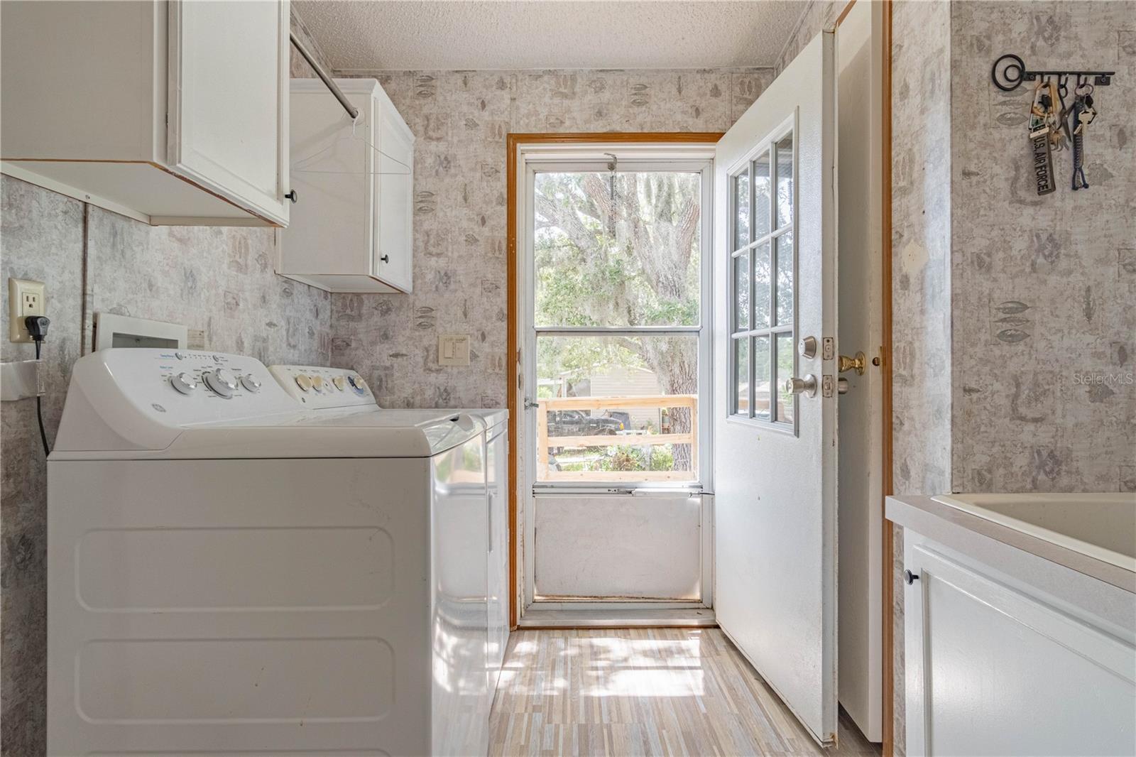 ALL COUNTRY ACRES - Residential