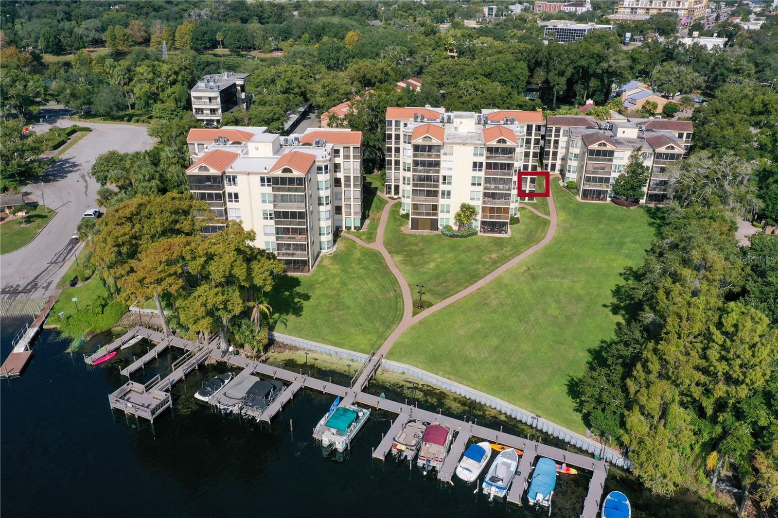 MOORINGS ON LAKE MAITLAND CONDO - Residential