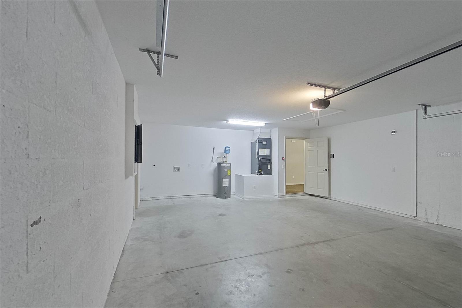 MARION OAKS UN 01 - Residential Lease