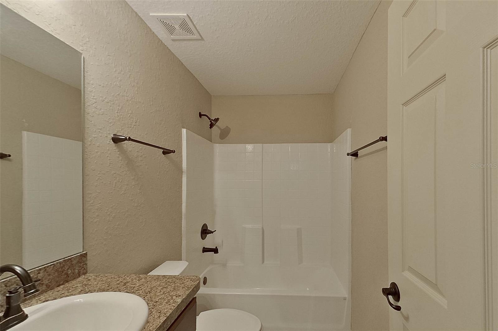 MARION OAKS UN 01 - Residential Lease