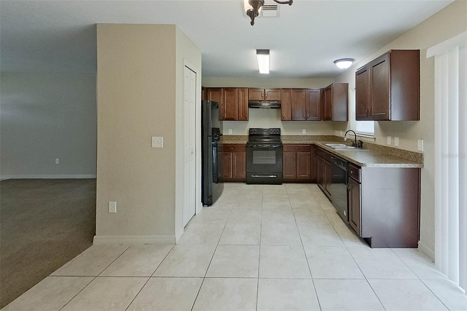 MARION OAKS UN 01 - Residential Lease