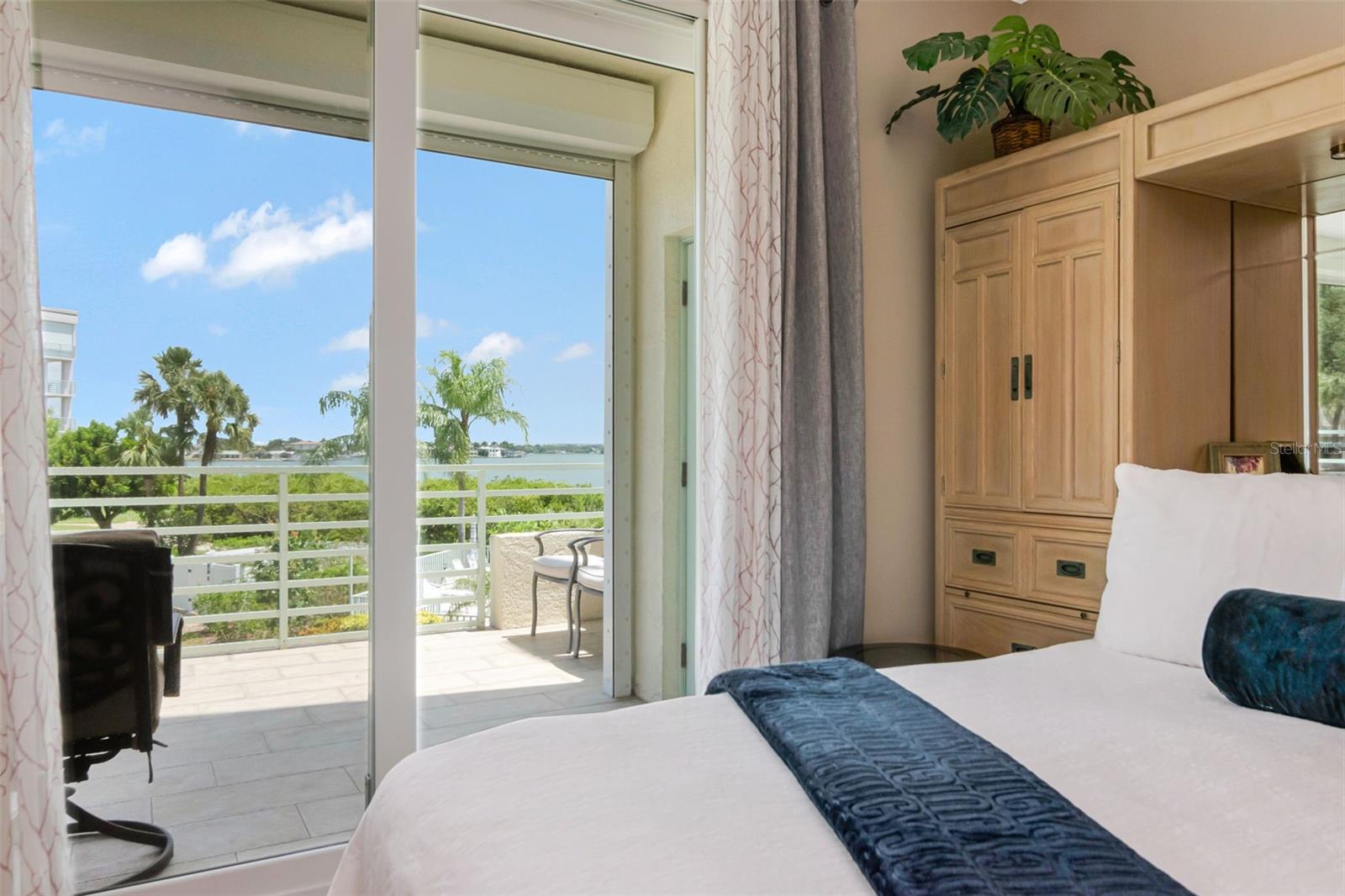 HARBOURSIDE CONDO - Residential
