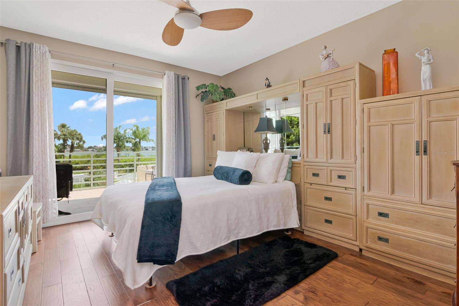 HARBOURSIDE CONDO - Residential