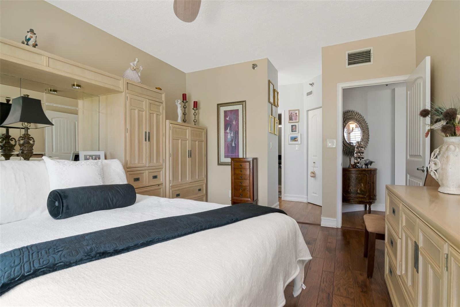 HARBOURSIDE CONDO - Residential