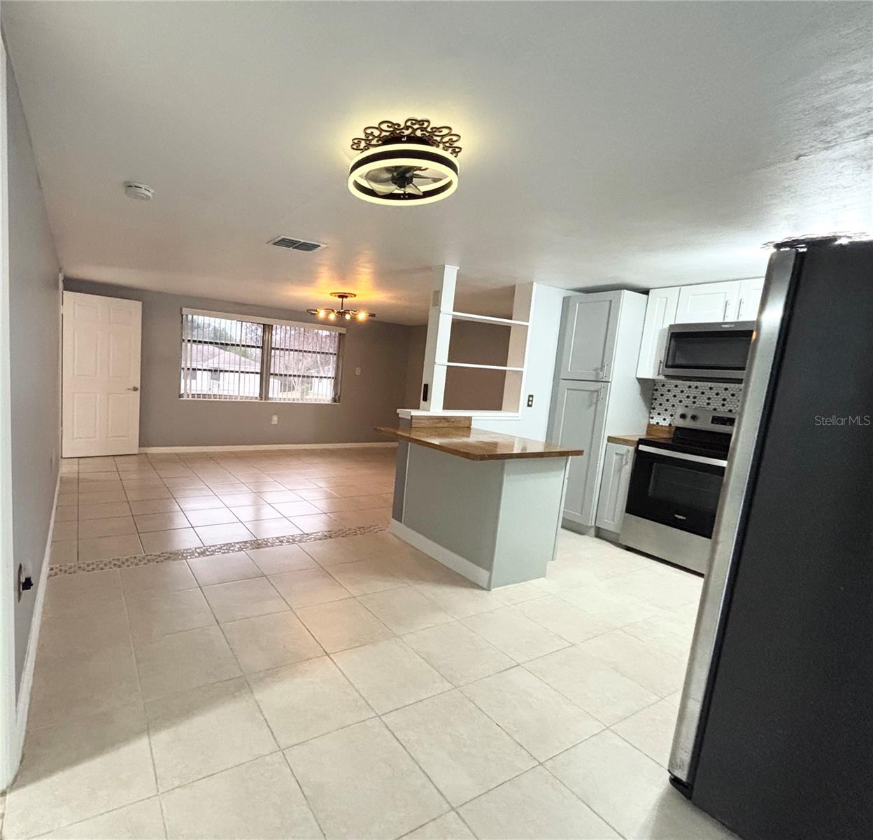 000114 - BEVERLY HILLS UNIT 2 - Residential