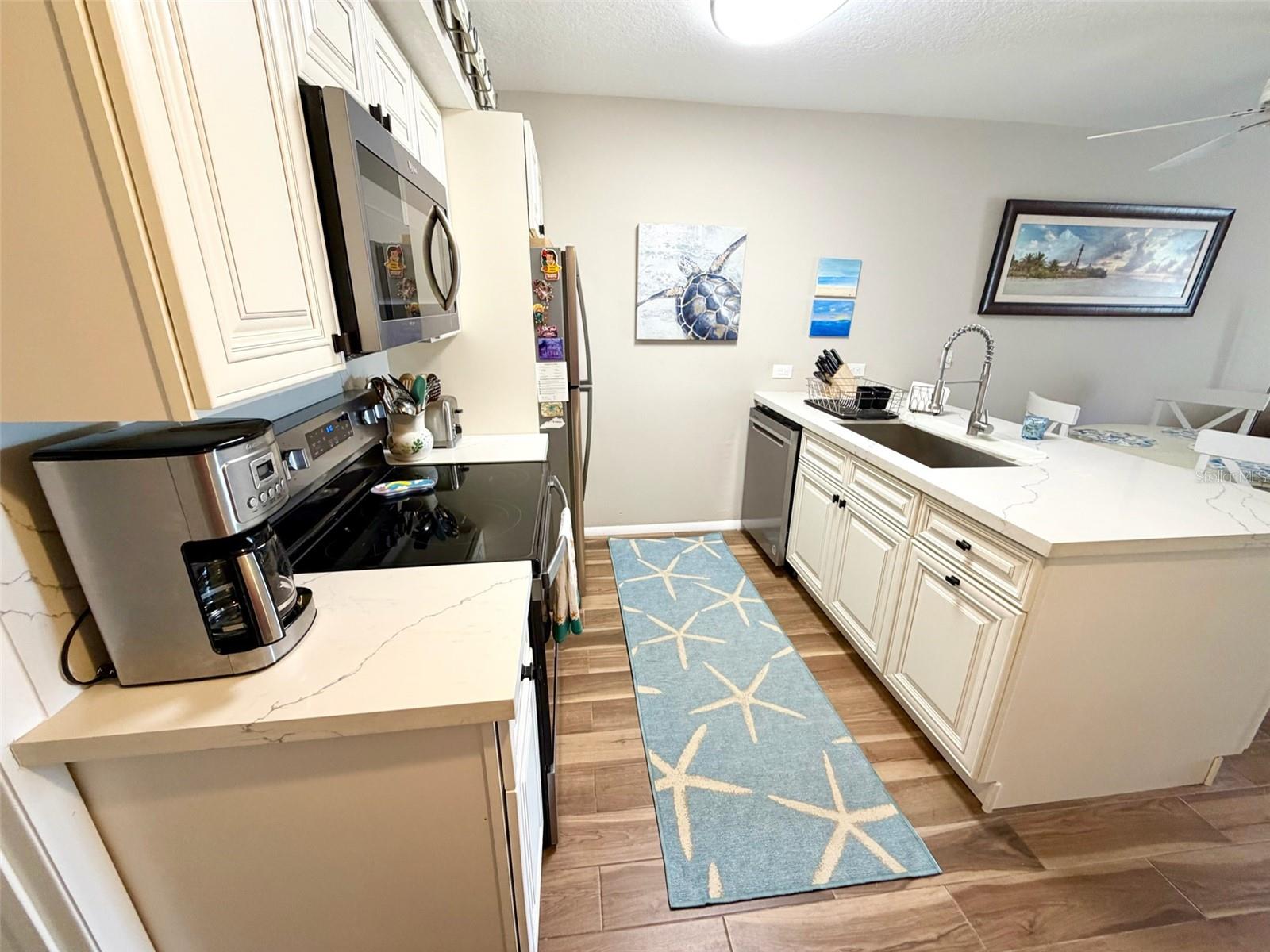 HIDEAWAY BAY BEACH CLUB - Residential