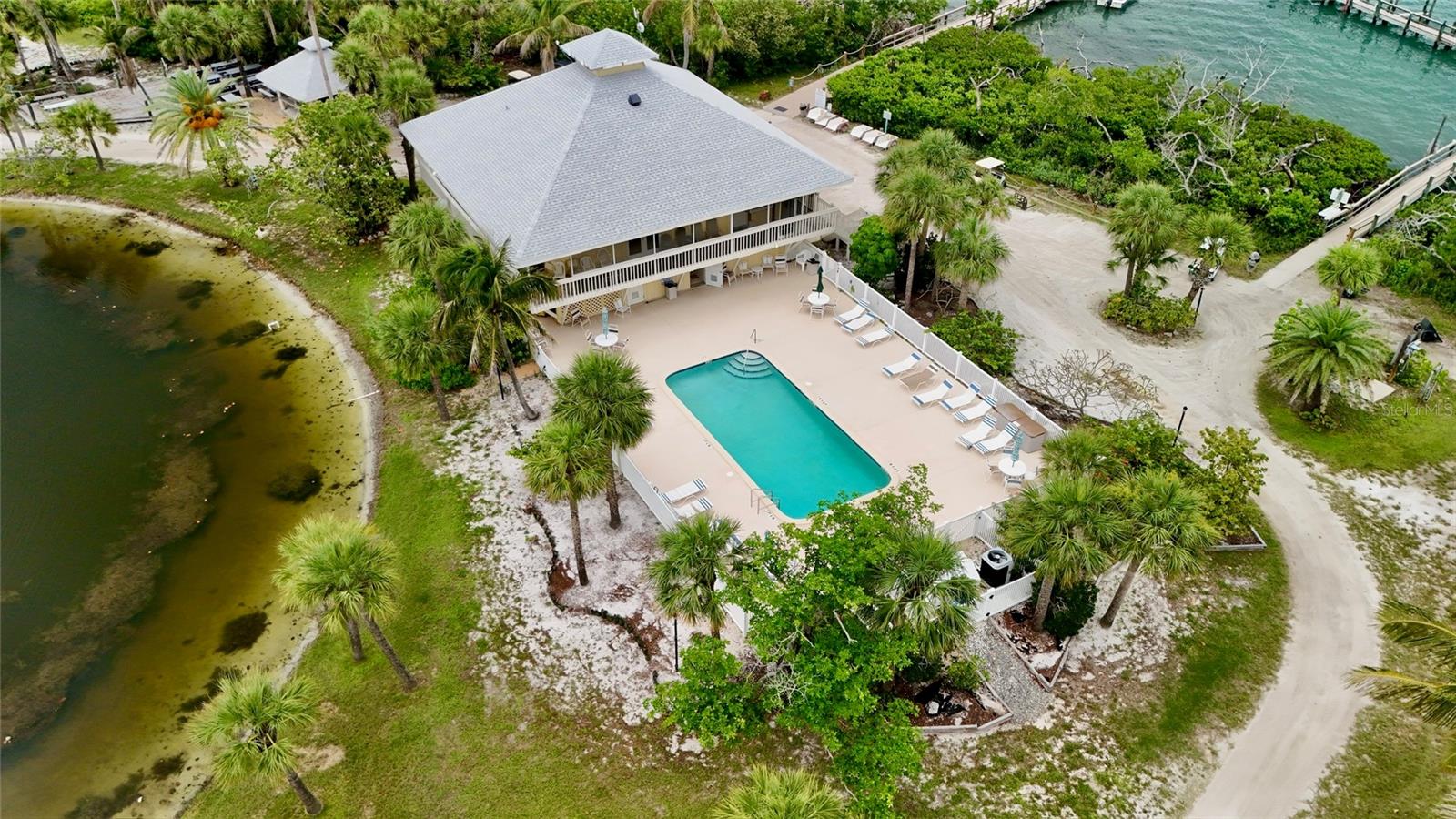 HIDEAWAY BAY BEACH CLUB - Residential