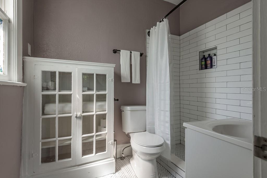 KENILWORTH GROVE SUB - Residential Lease