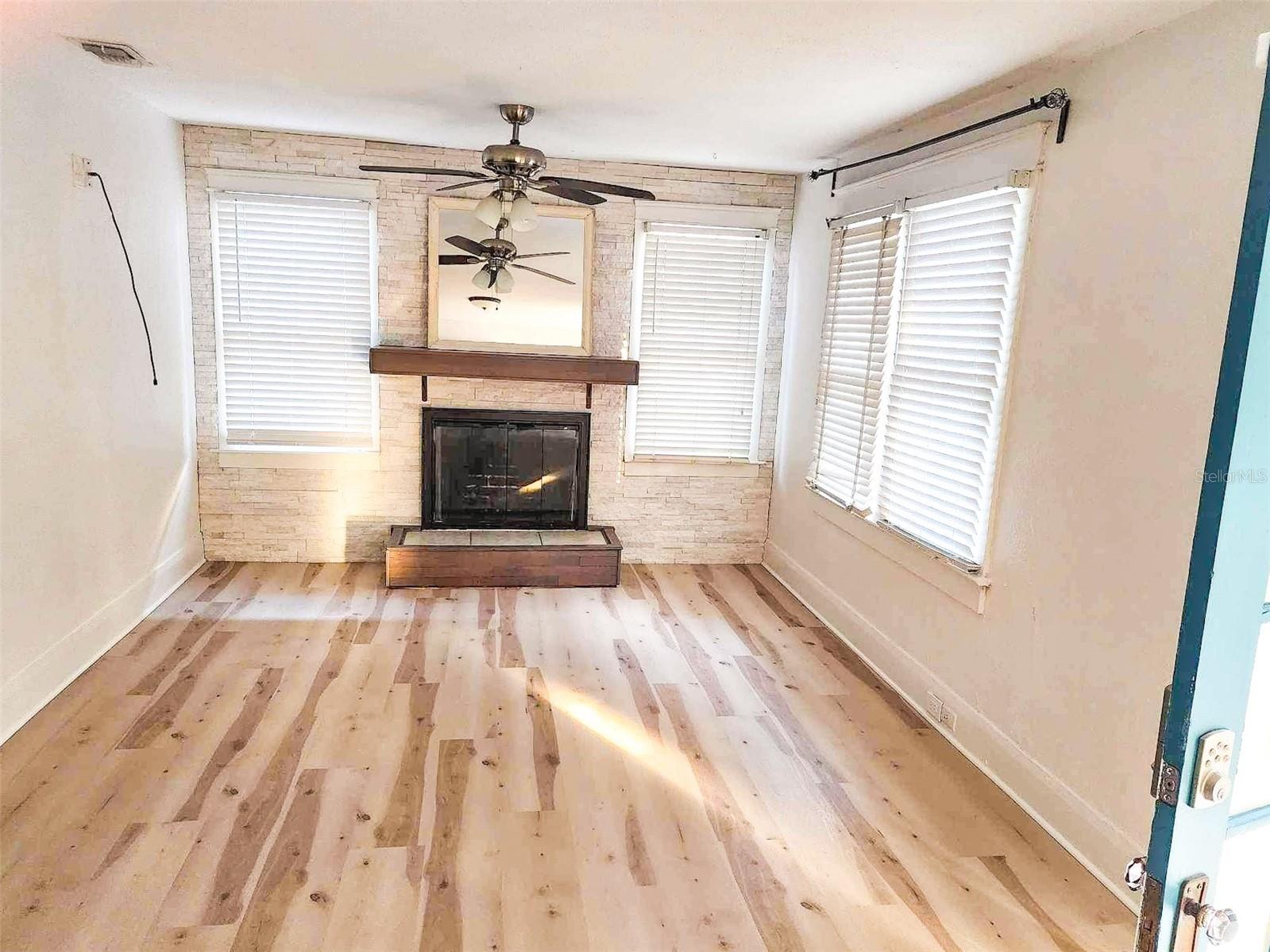 KENILWORTH GROVE SUB - Residential Lease