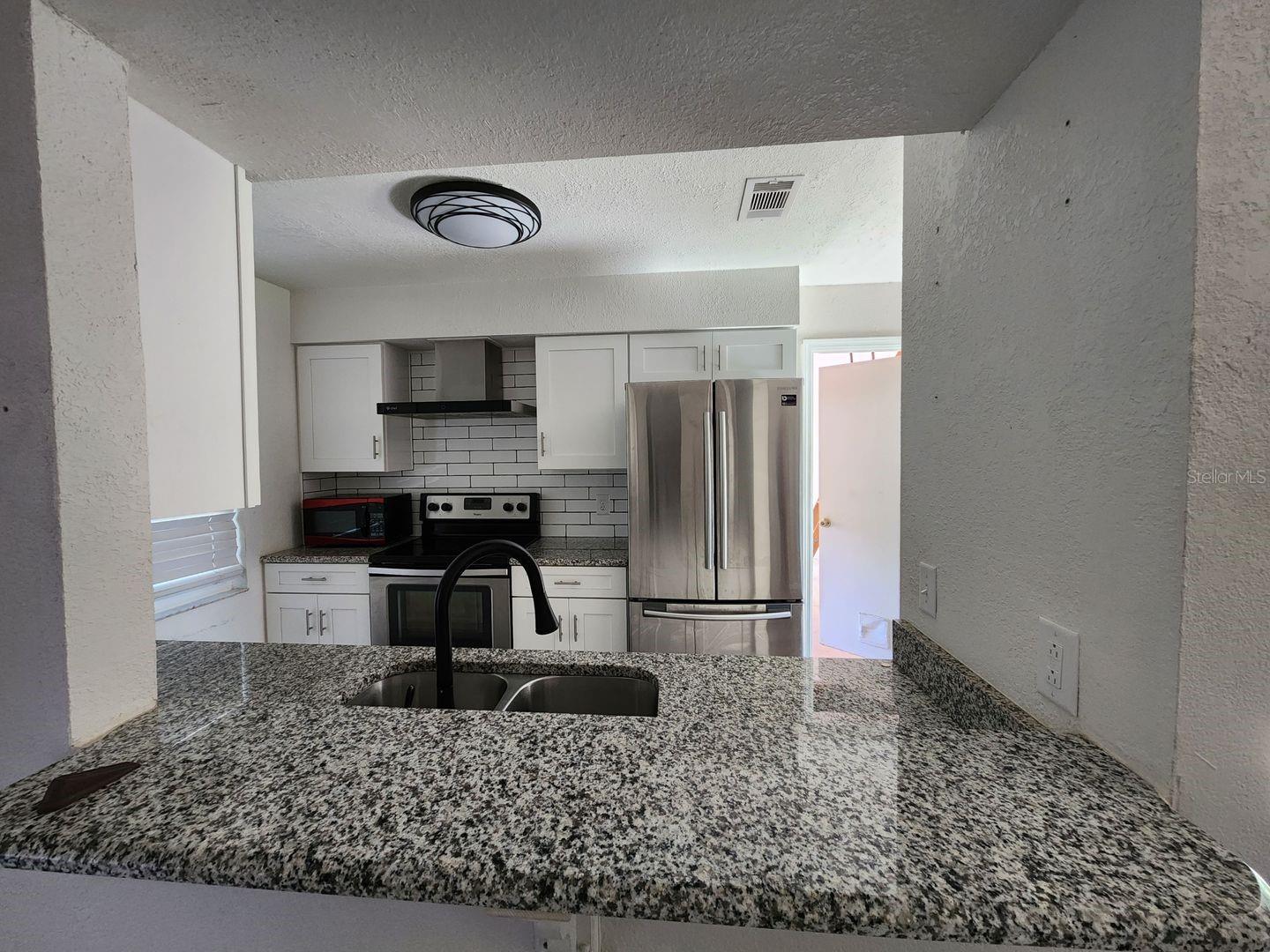HIDDEN LAKE UNIT 1-D - Residential Lease