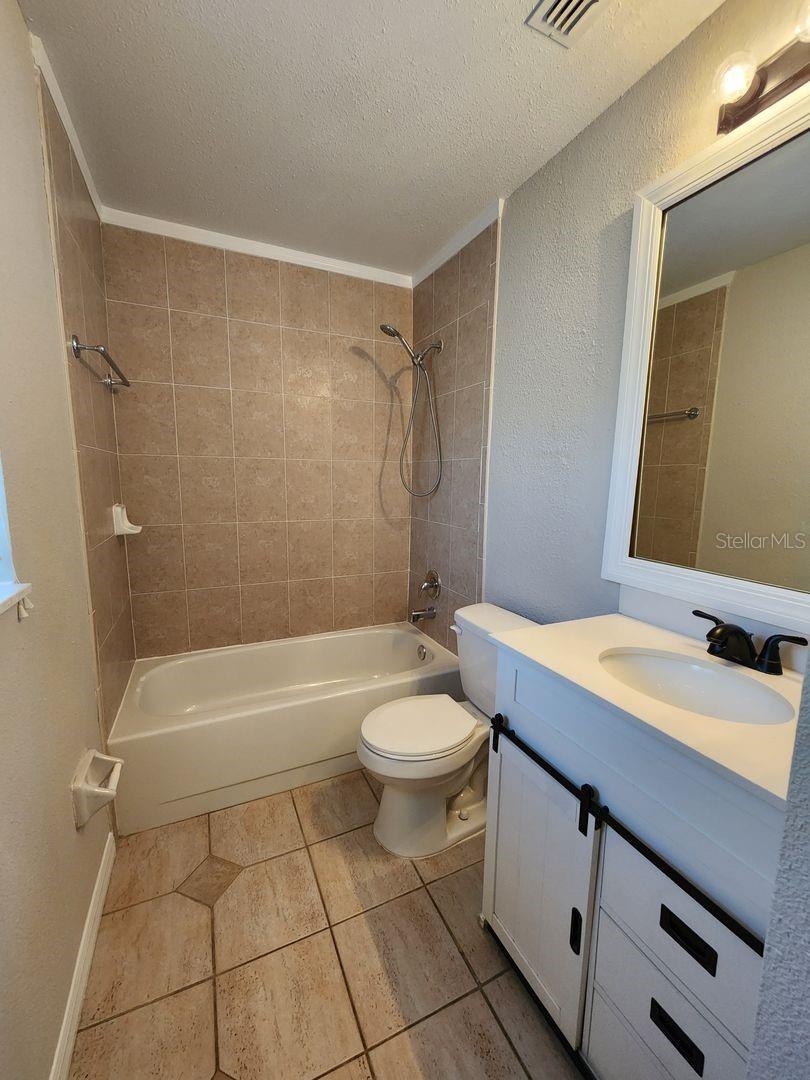 HIDDEN LAKE UNIT 1-D - Residential Lease