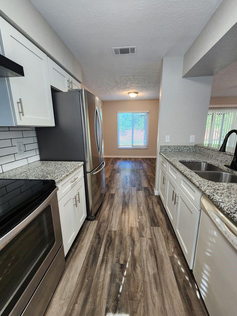 HIDDEN LAKE UNIT 1-D - Residential Lease