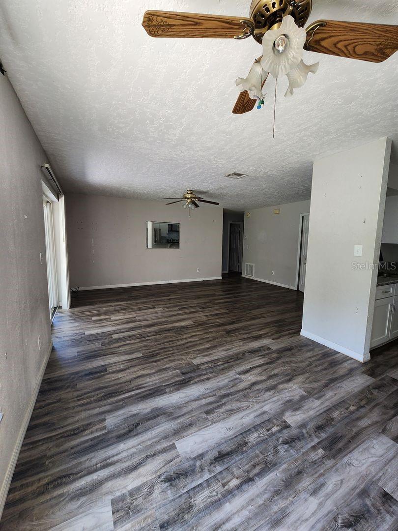 HIDDEN LAKE UNIT 1-D - Residential Lease