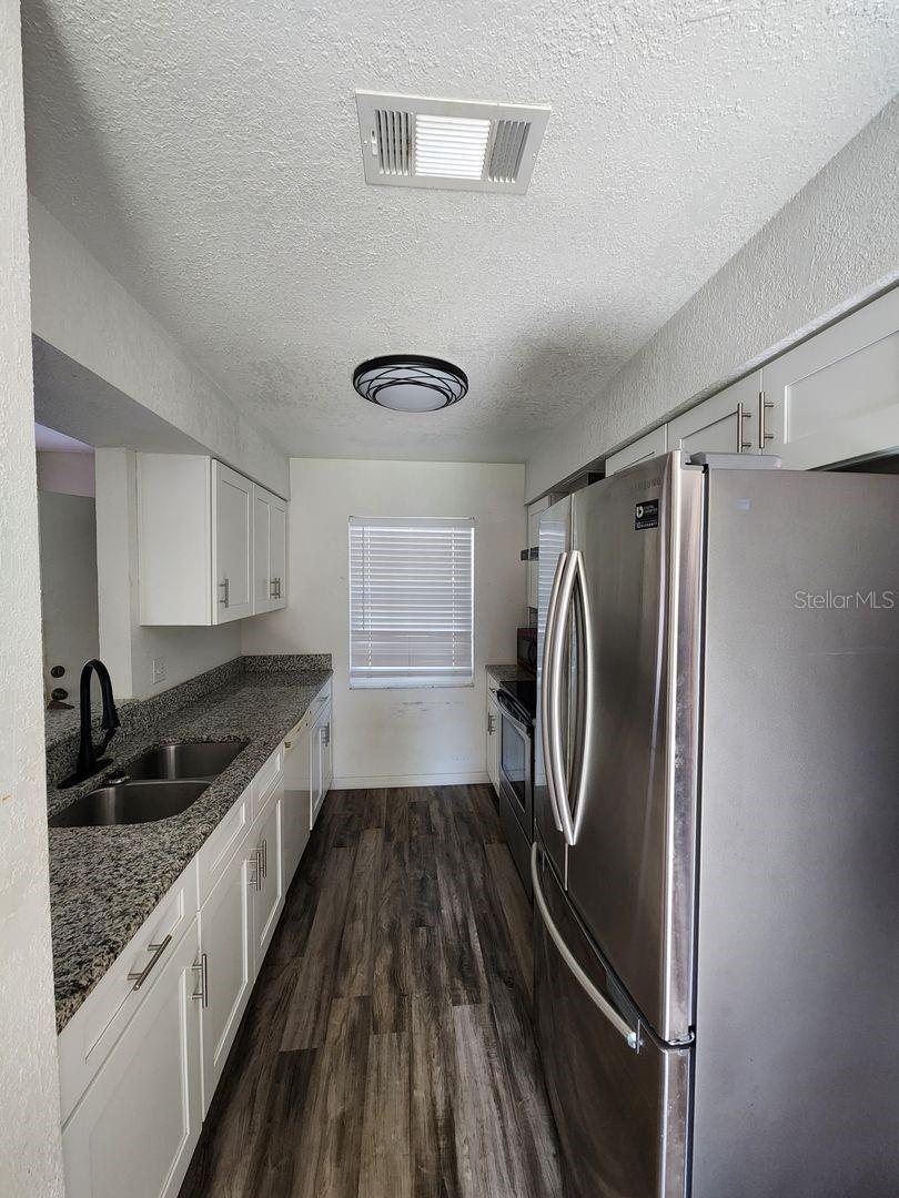 HIDDEN LAKE UNIT 1-D - Residential Lease