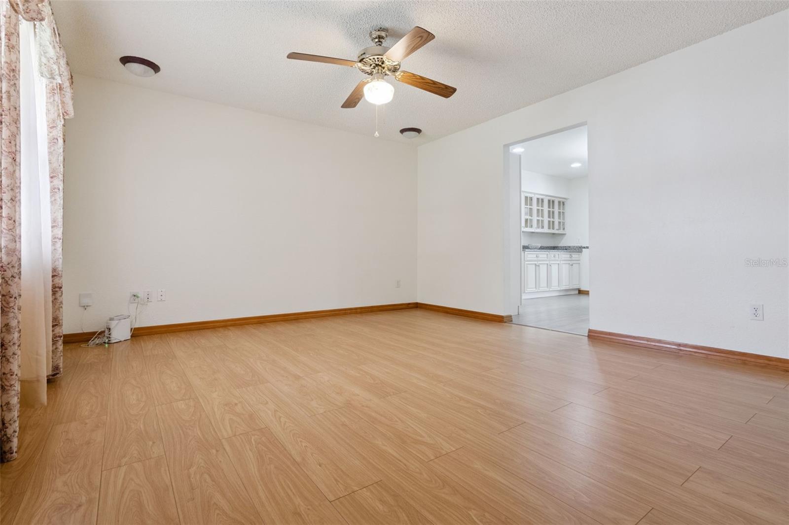AZALEA WOODS - Residential
