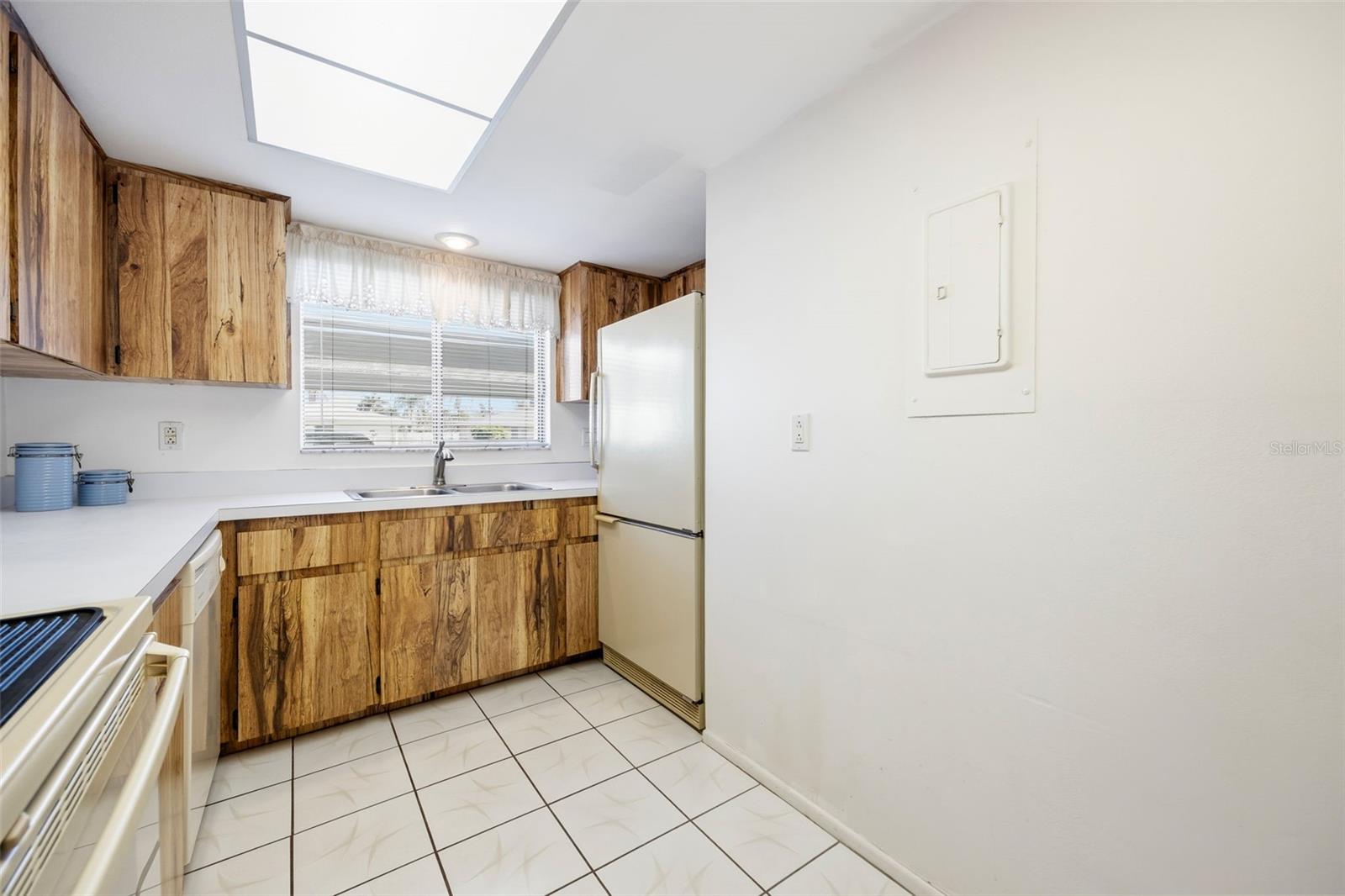HARBOUR CASTLE CONDO - Residential