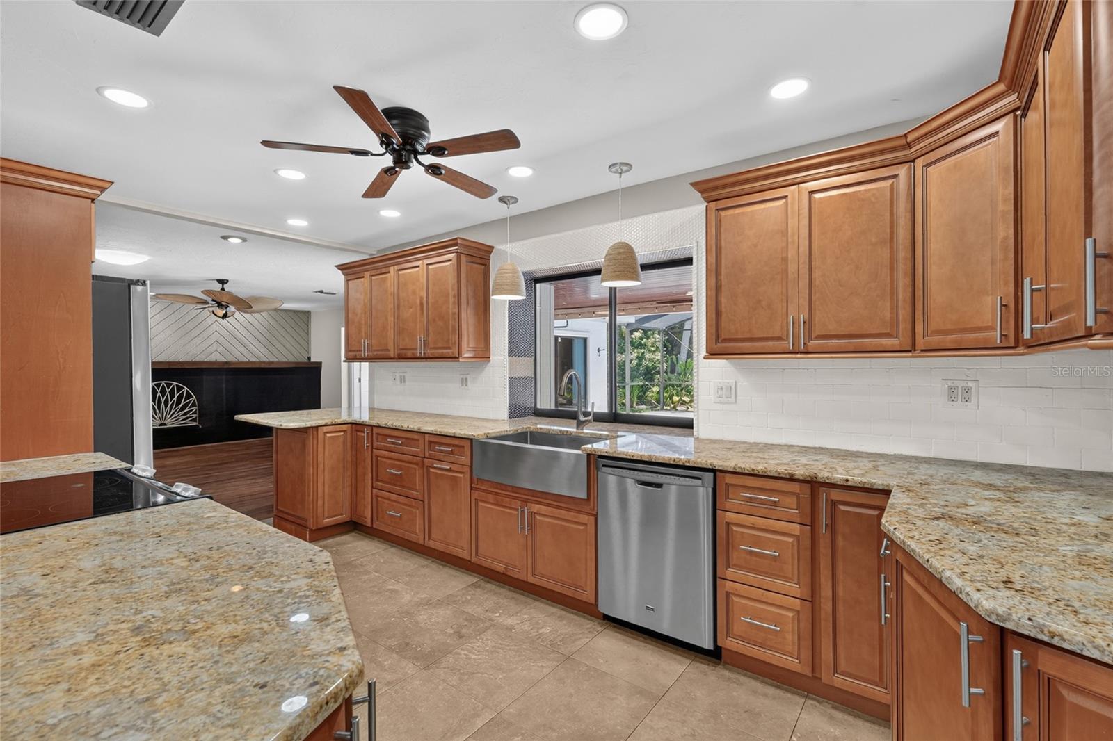 COUNTRY PLACE - Residential