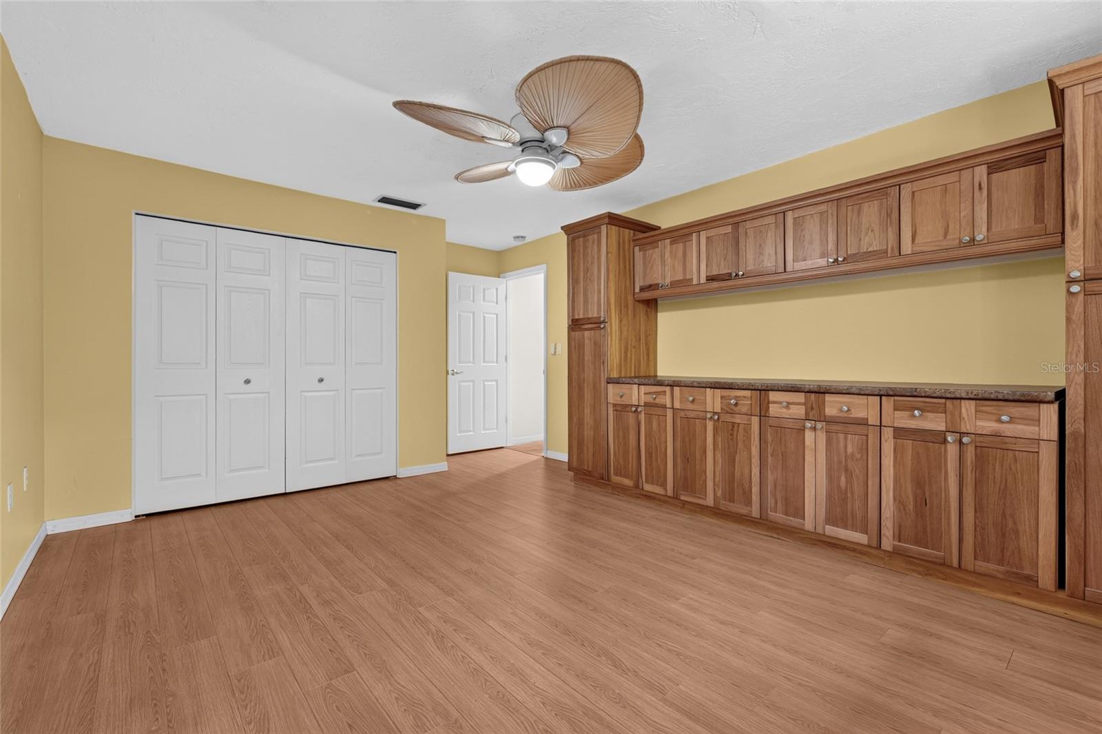 COUNTRY PLACE - Residential