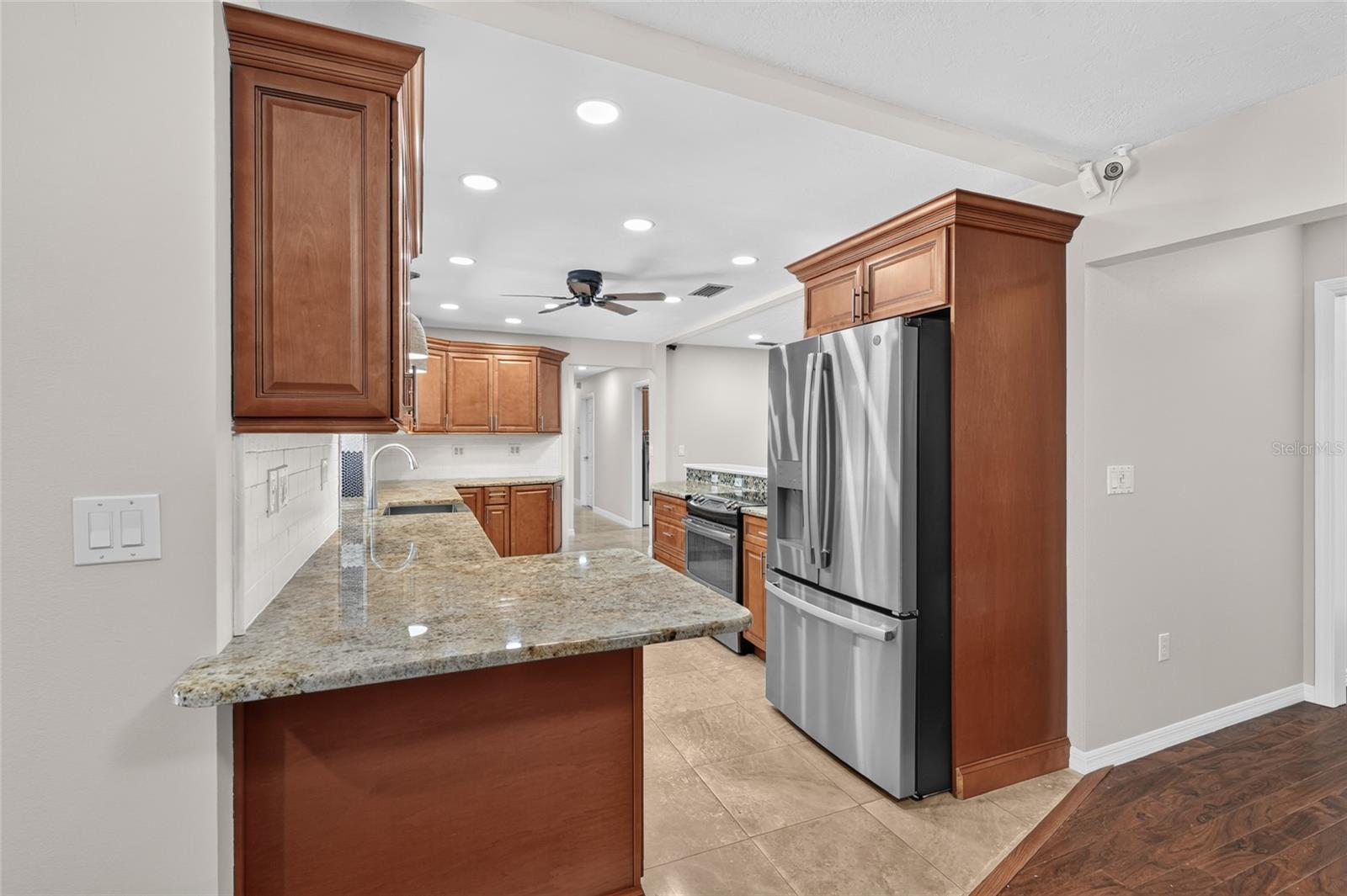 COUNTRY PLACE - Residential