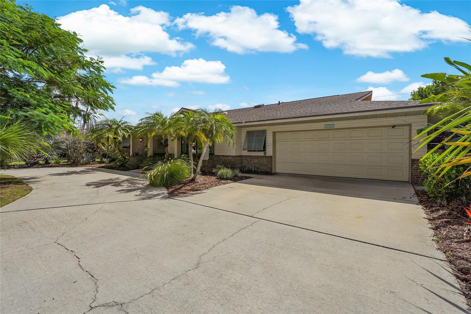 COUNTRY PLACE - Residential