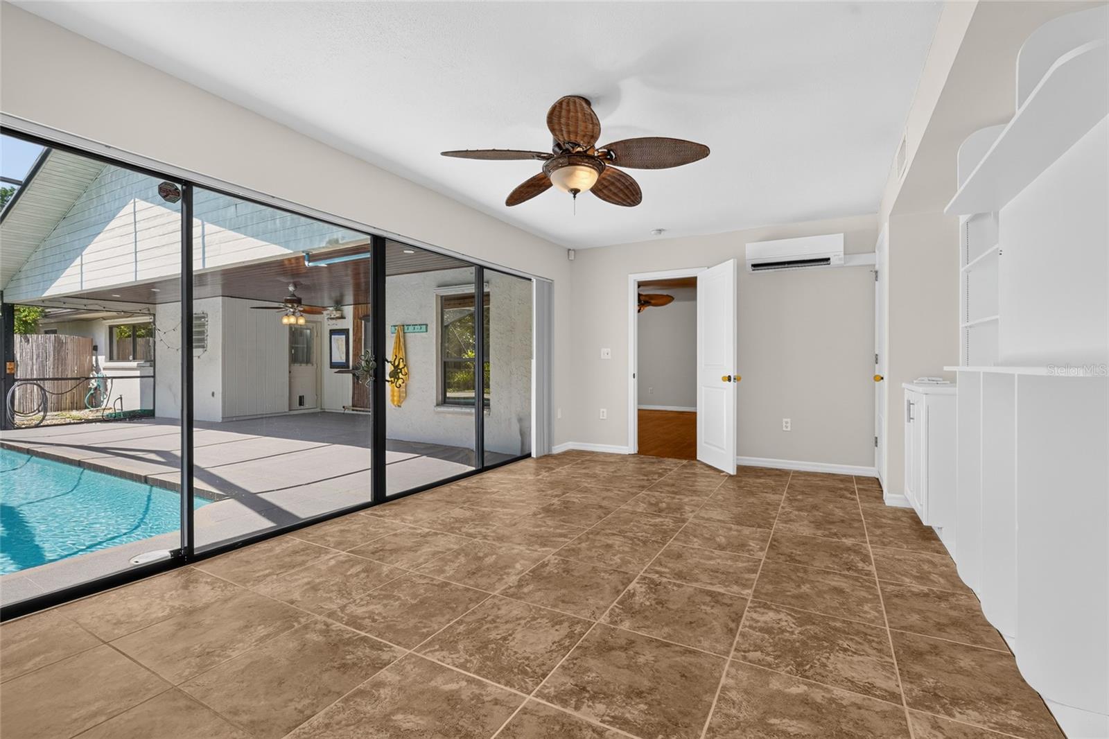 COUNTRY PLACE - Residential