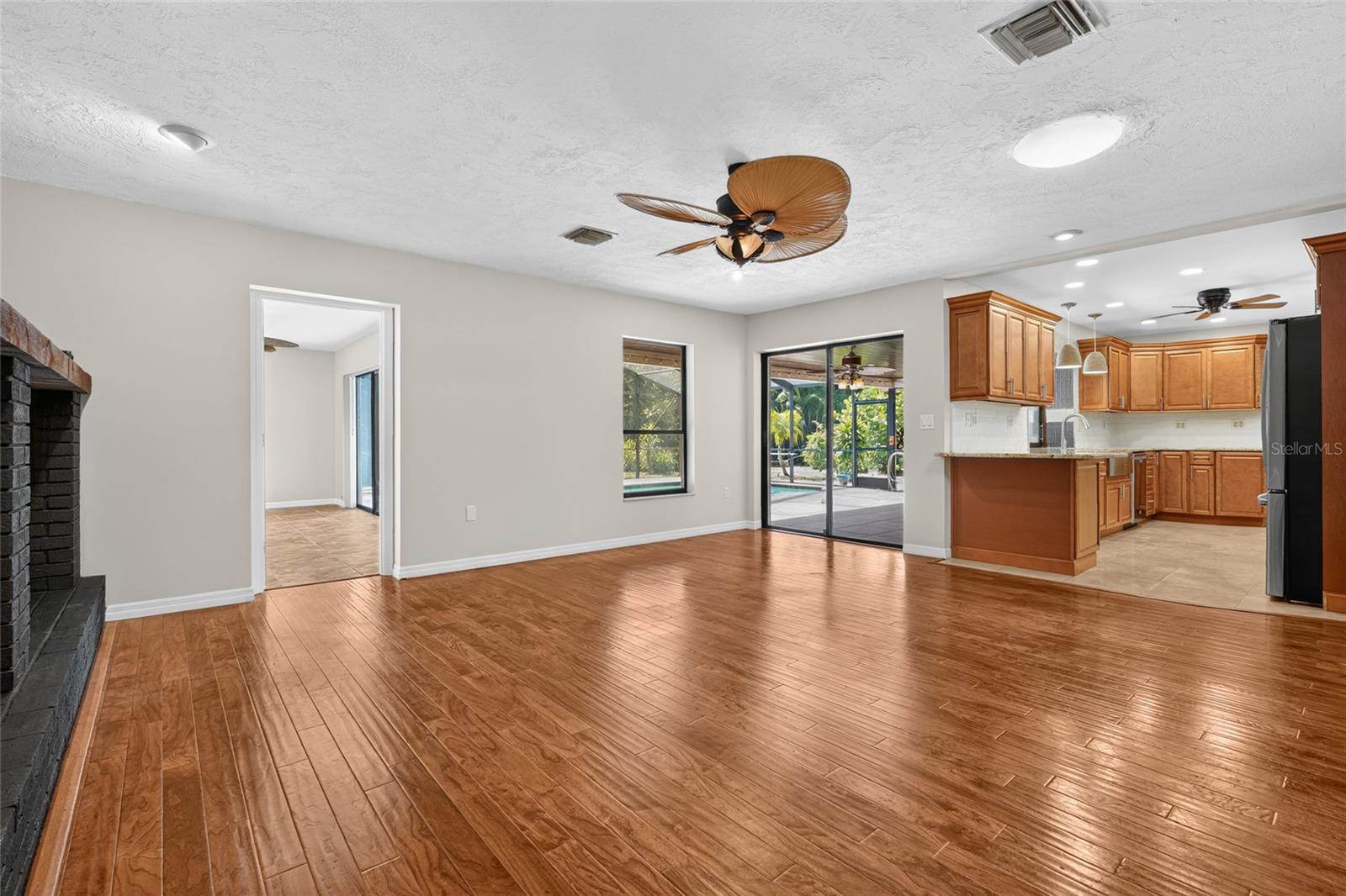 COUNTRY PLACE - Residential