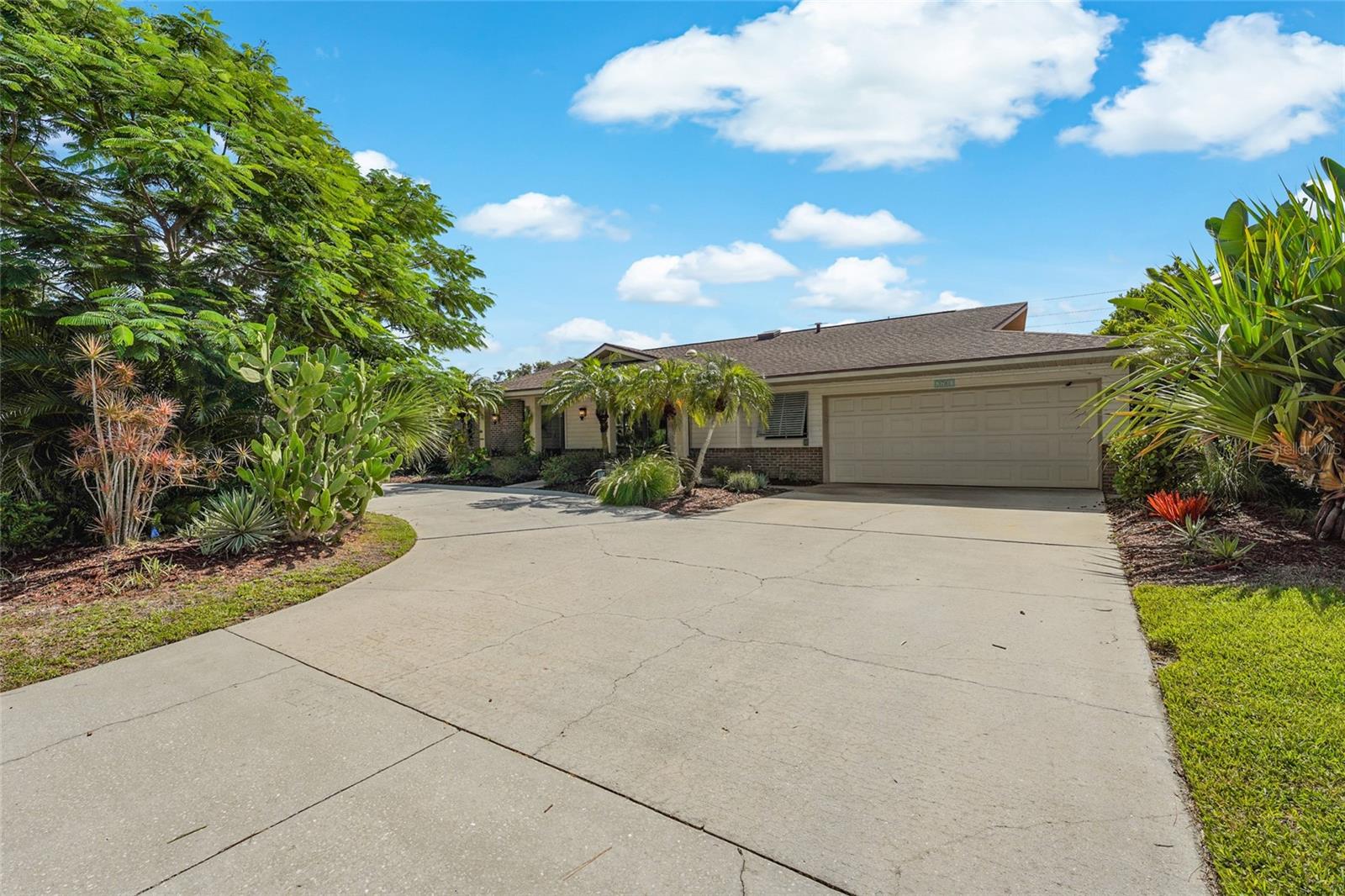 COUNTRY PLACE - Residential
