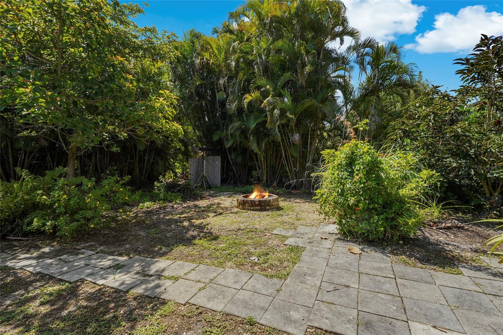 COUNTRY PLACE - Residential