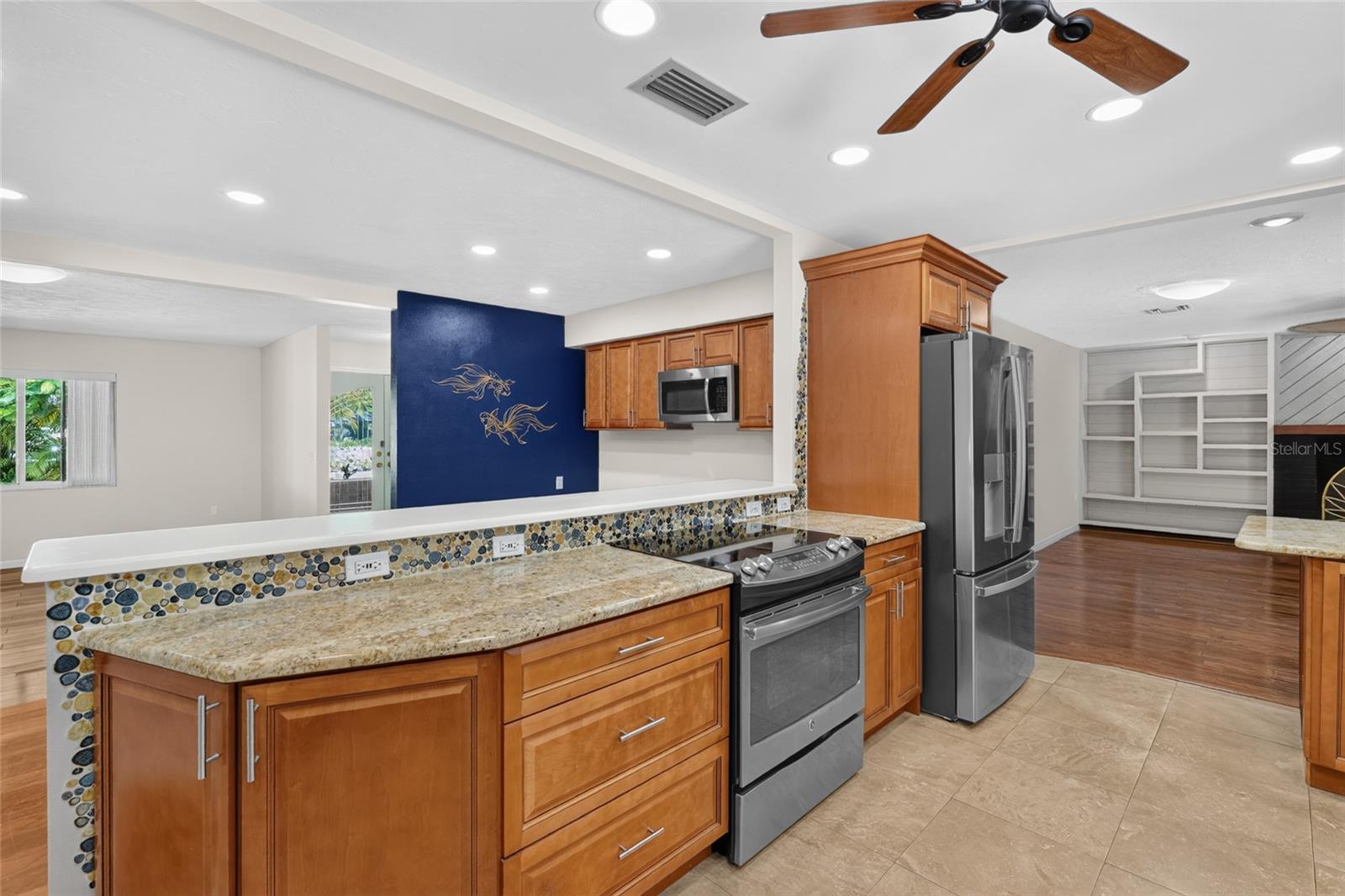COUNTRY PLACE - Residential