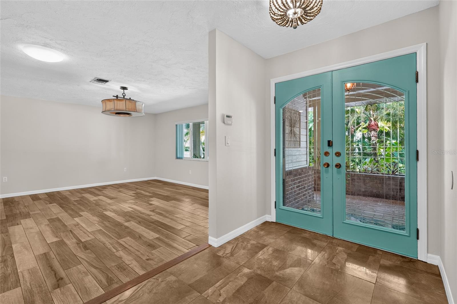 COUNTRY PLACE - Residential