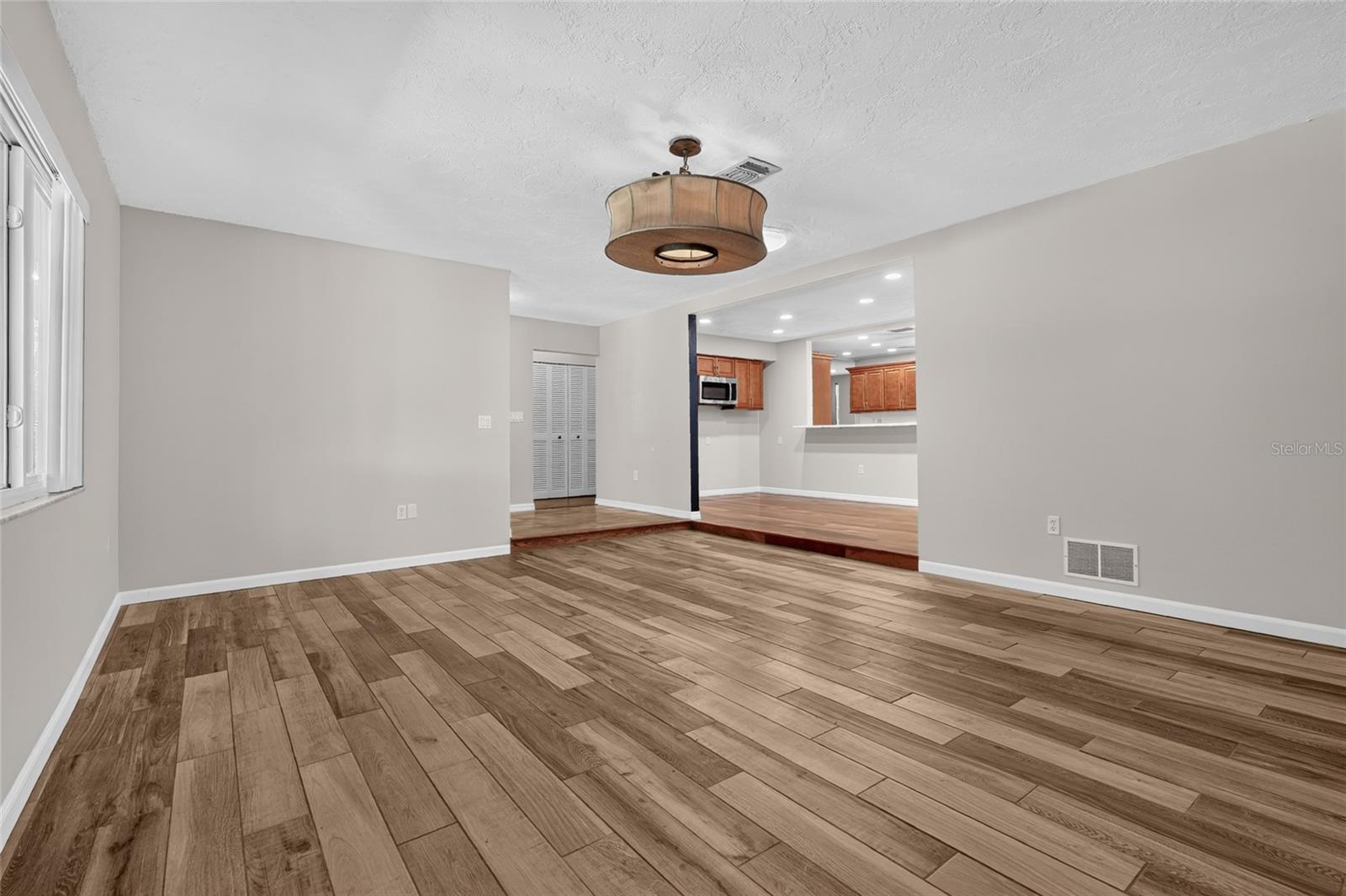 COUNTRY PLACE - Residential