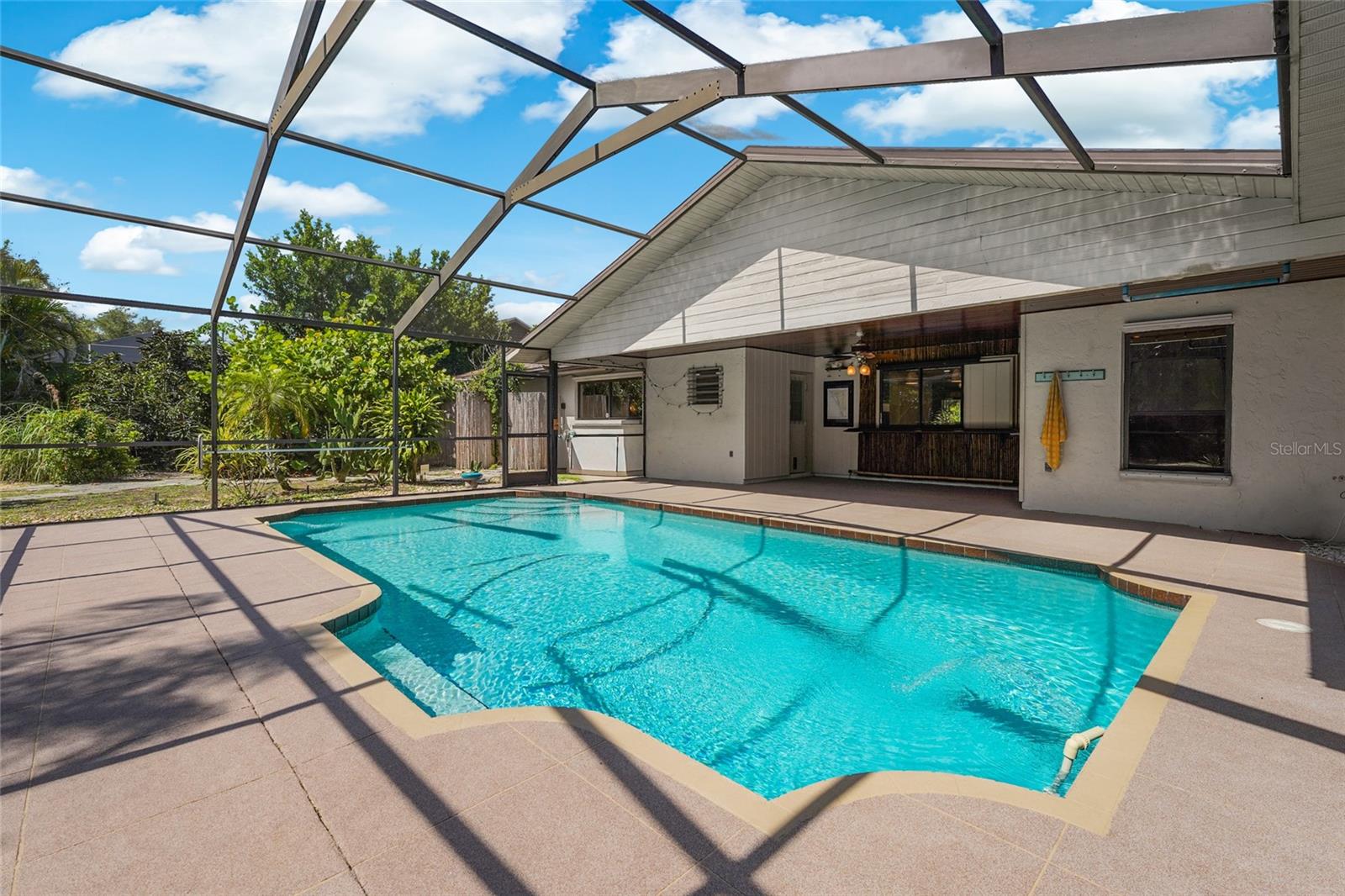 COUNTRY PLACE - Residential