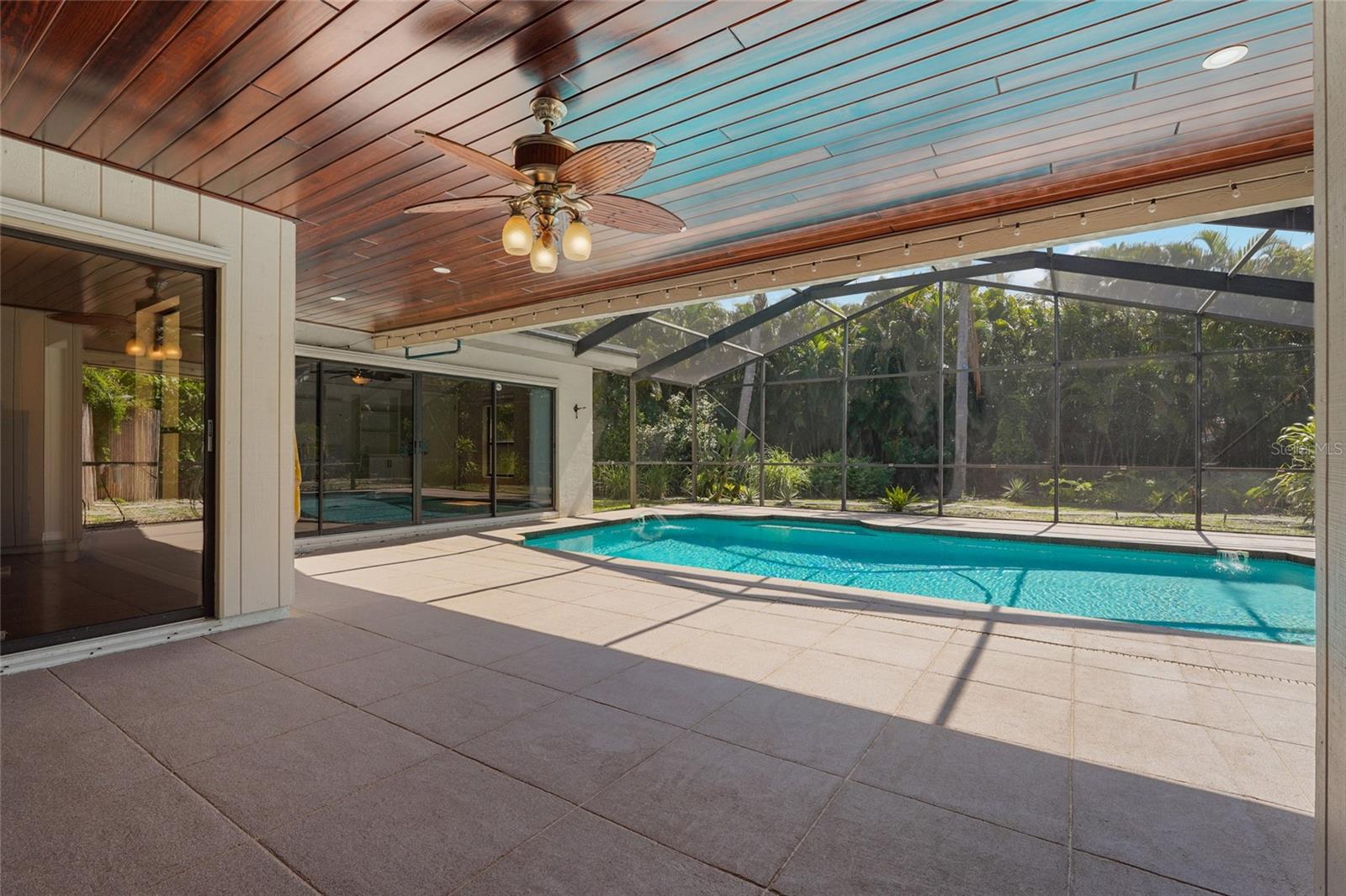 COUNTRY PLACE - Residential