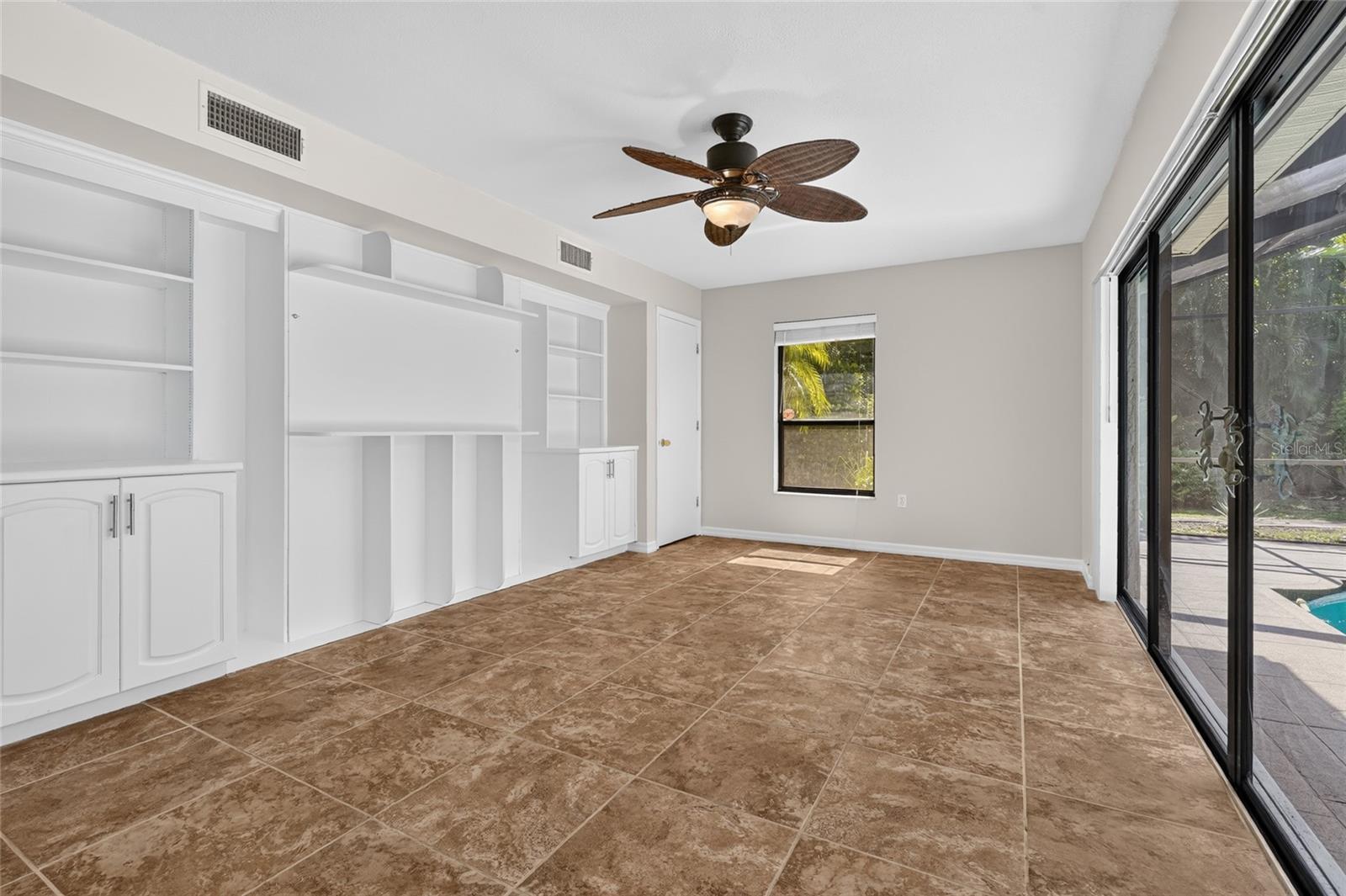 COUNTRY PLACE - Residential