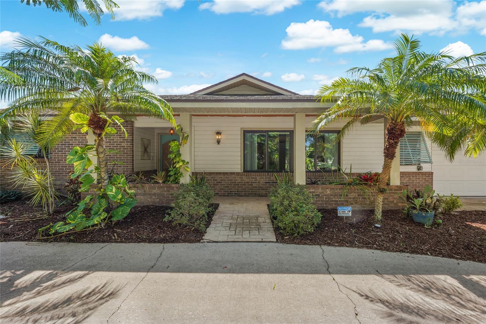 COUNTRY PLACE - Residential