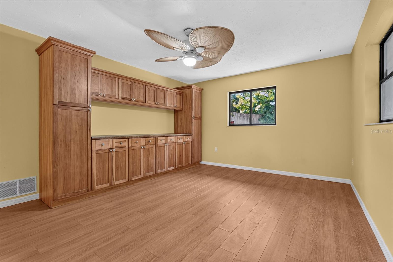 COUNTRY PLACE - Residential