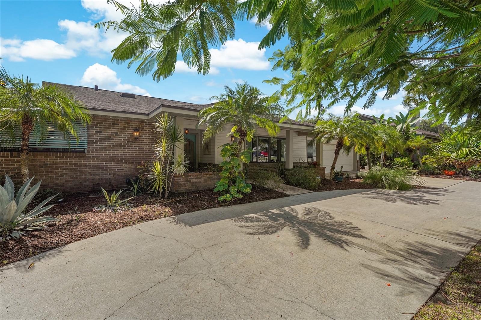 COUNTRY PLACE - Residential