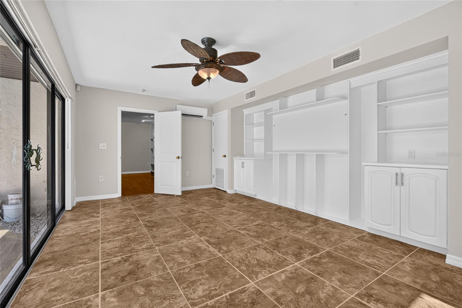 COUNTRY PLACE - Residential