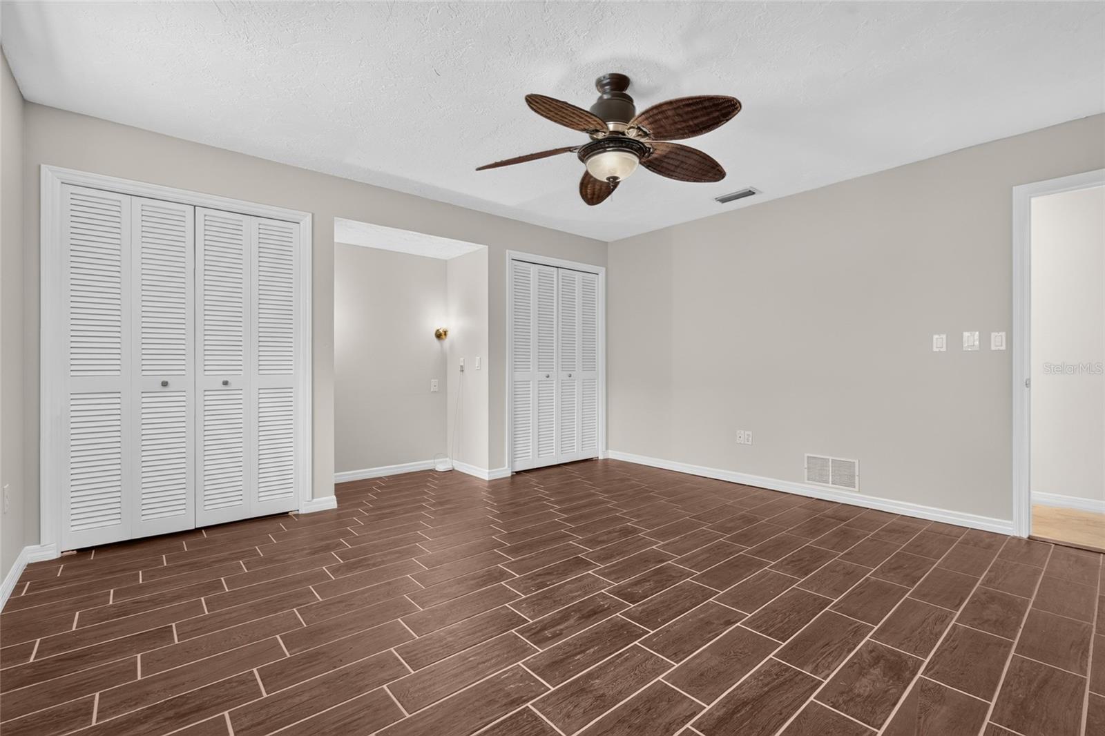 COUNTRY PLACE - Residential