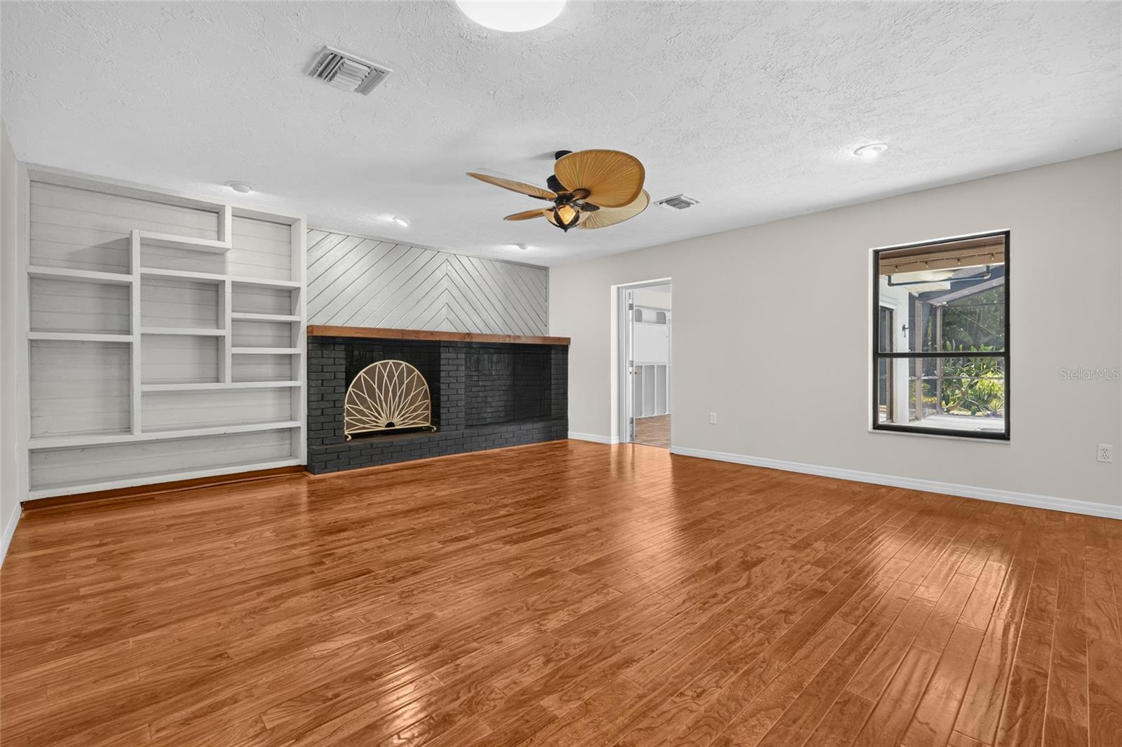 COUNTRY PLACE - Residential