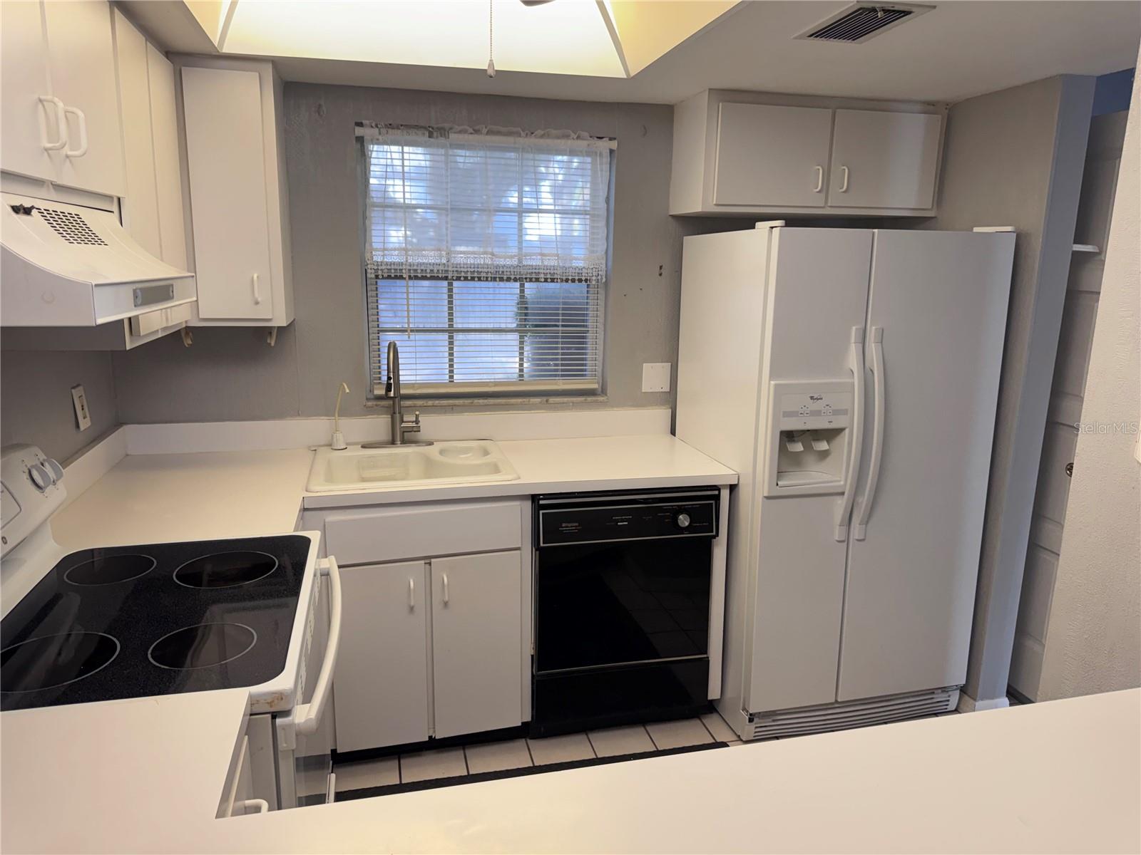 KAPOK MANOR CONDO - Residential
