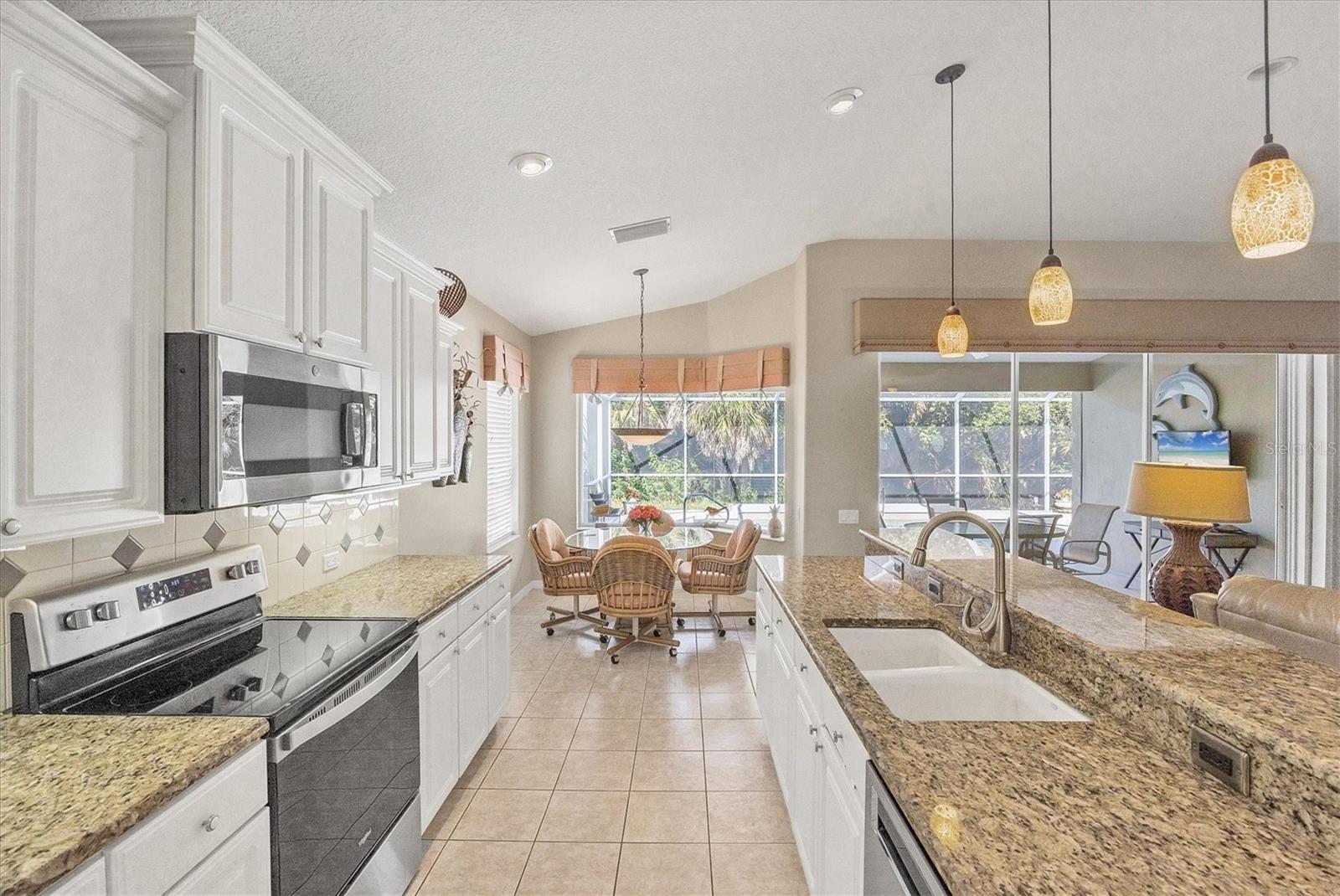 PELICAN POINTE GOLF & COUNTRY CLUB - Residential