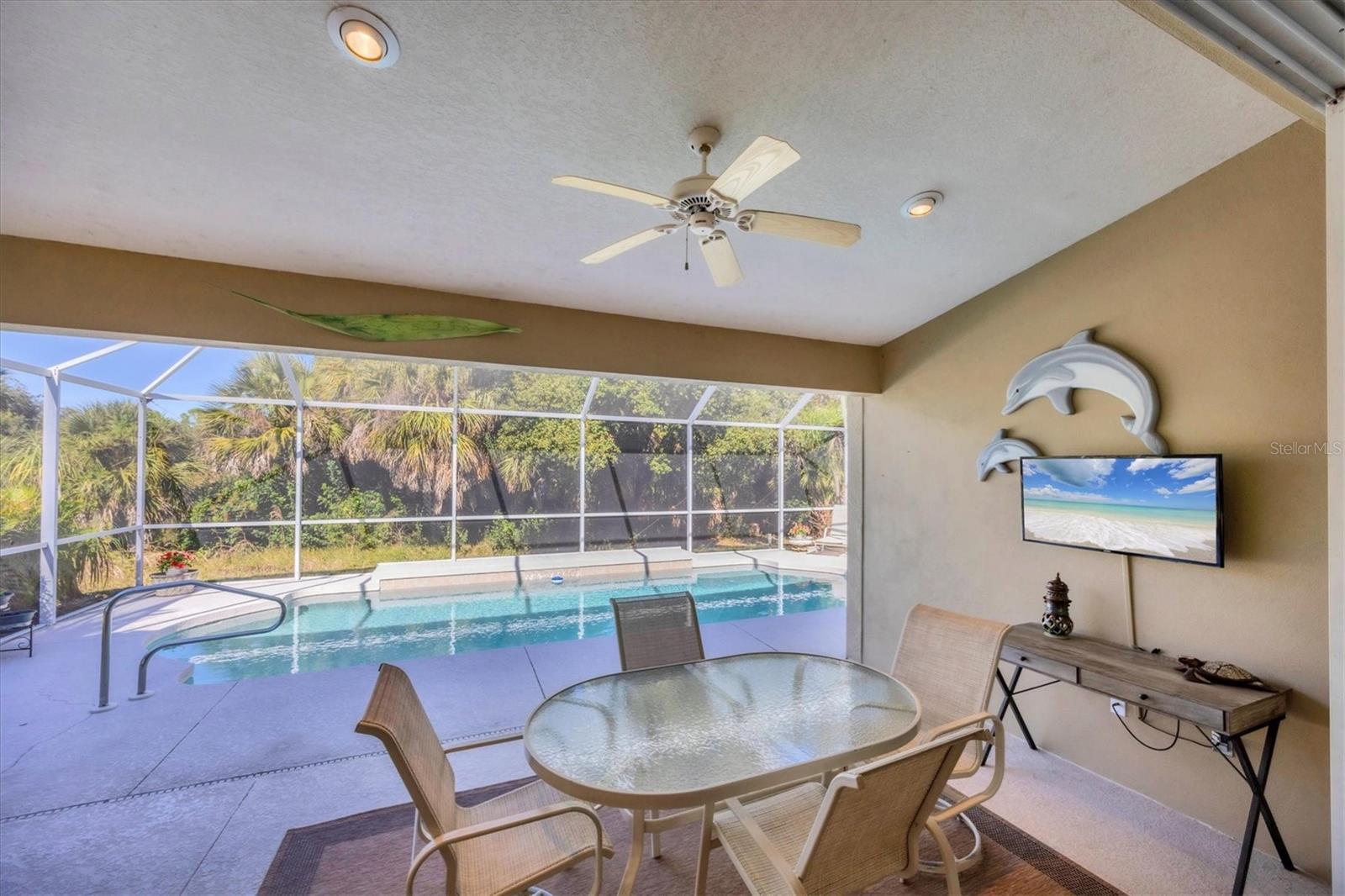 PELICAN POINTE GOLF & COUNTRY CLUB - Residential